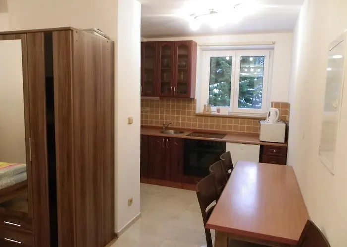 Em Apartment *
